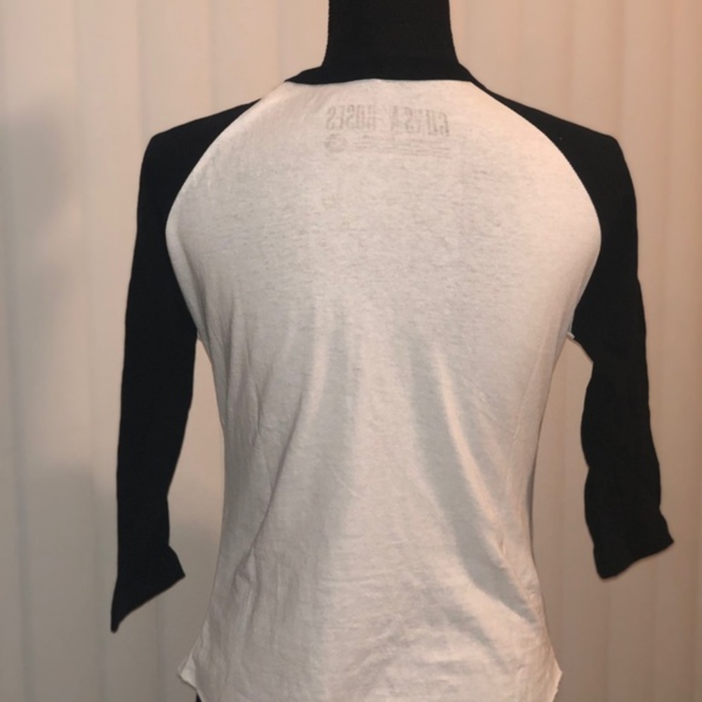 NWT Juniors Guns & Roses Raglan tee - Picture 4 of 6